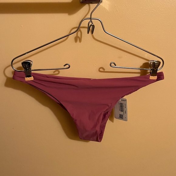 LAST CHANCE | NWT Lululemon Sun Soaker Cheeky Low Rise Bottom in Moss Rose - Picture 4 of 9